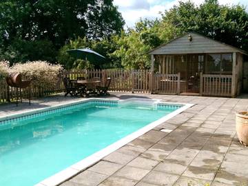 Holiday Rental for 10 People in Gloucestershire, South West England, Photo 1