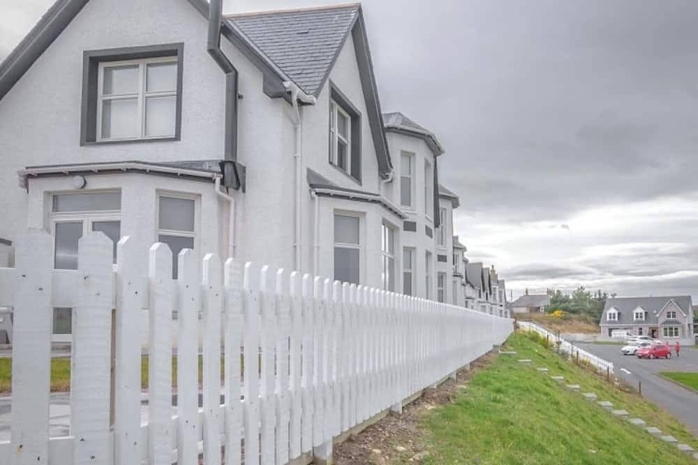 Seaside Self Catering Holiday Townhouse With Excellent Sea Views in Banff, Aberdeenshire