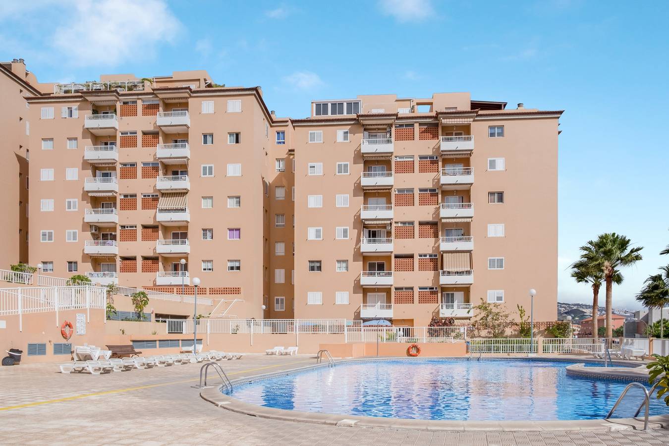 Appartamento intero, Appartamento Superior fronte mare con piscina, balcone, vista mare e Wi-Fi; parcheggio incluso in Punta Larga, Candelaria