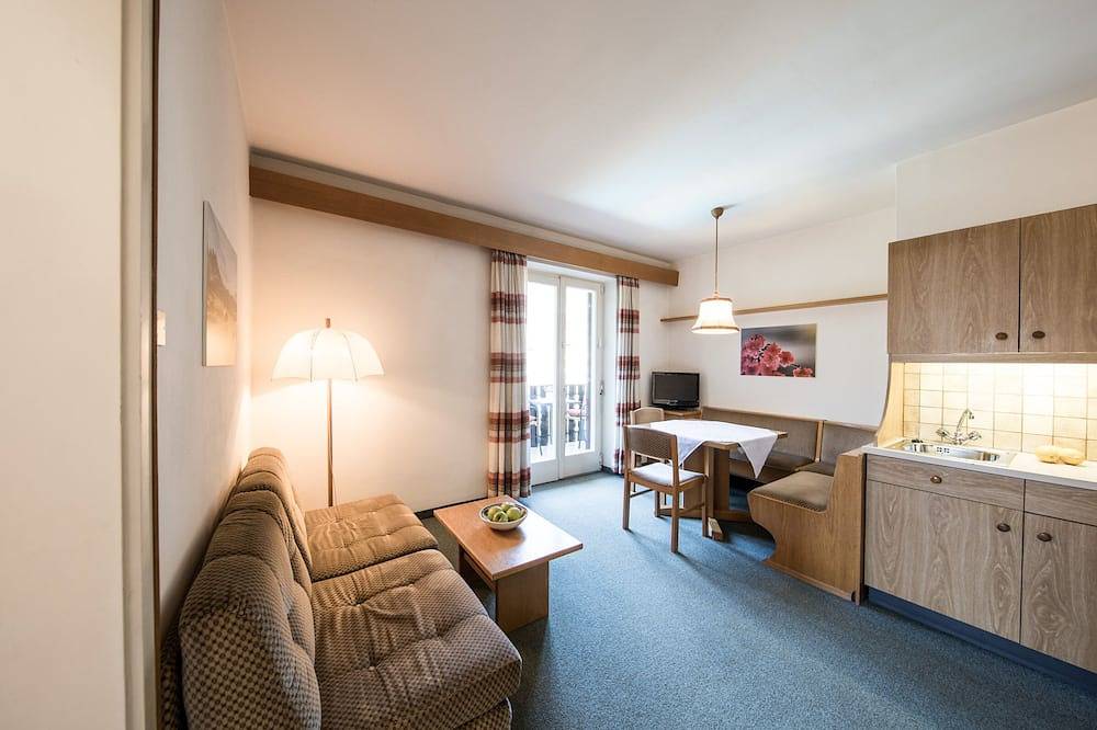 Ganze Wohnung, Apartments Obermayr: Ferienwohnung mit Freibad & Hallenbad in Mitterlana, Lana