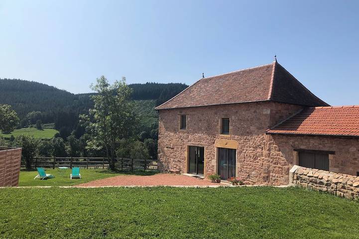 Gîte pour 5 personnes, avec jardin dans Saint-Racho