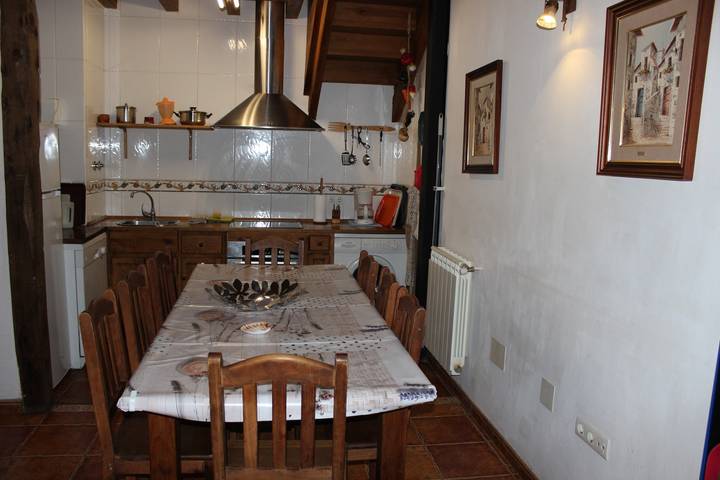 Landhaus 'La Chimenea De Soria I' mit Bergblick, Gemeinschaftspool und Wlan in Espeja de San Marcelino, Soria Provinz
