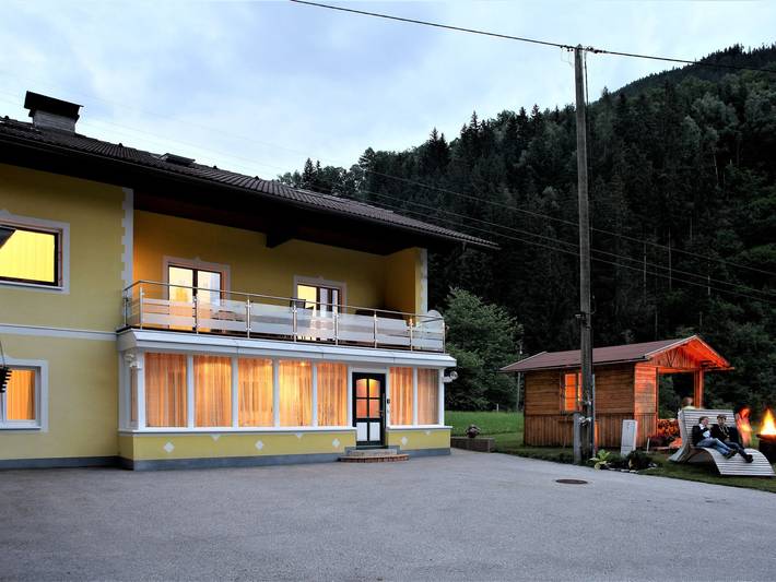 Ferienwohnung für 8 Personen, mit Terrasse und Garten sowie Ausblick - 1