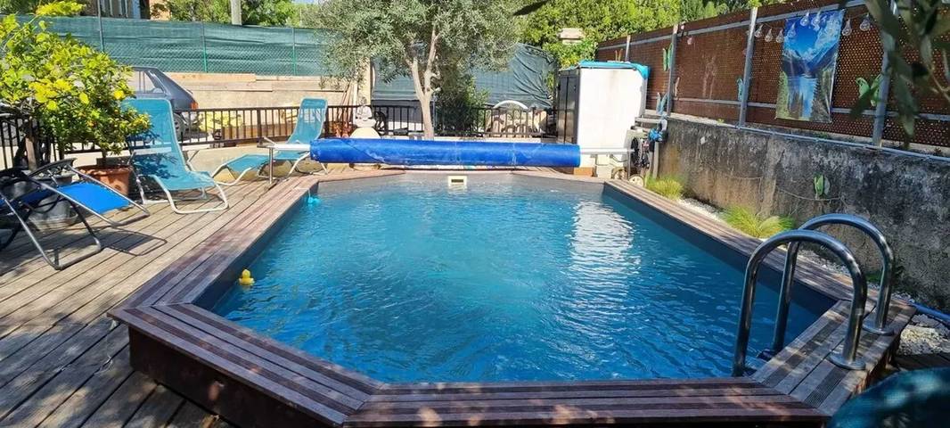 Studio pour 2 personnes, avec piscine ainsi que terrasse et jardin