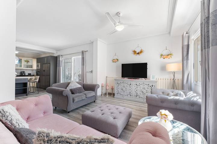 2 Apartamentos en Villa "Sol y Felicidad" con Piscina, Terrazas y Wi-Fi in Orihuela, Costa Blanca