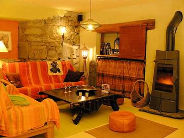Gîte pour 12 personnes, avec terrasse à Dienne