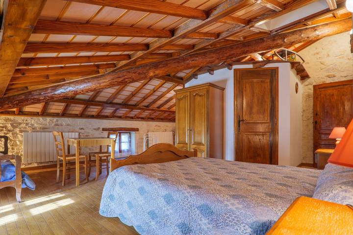 Location de vacances pour 3 personnes, avec jardin dans la Drôme