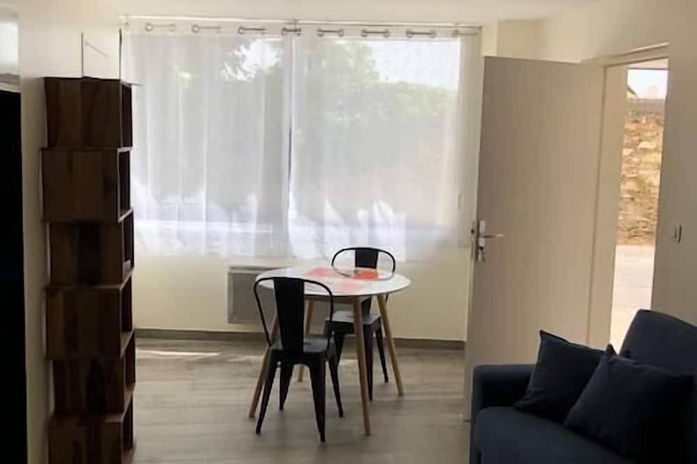 Ganze Wohnung, Place 28-Studio-Klassisch-Ensuite mit Bad-Strassenblick in Joué-sur-Erdre, Loire-Tal