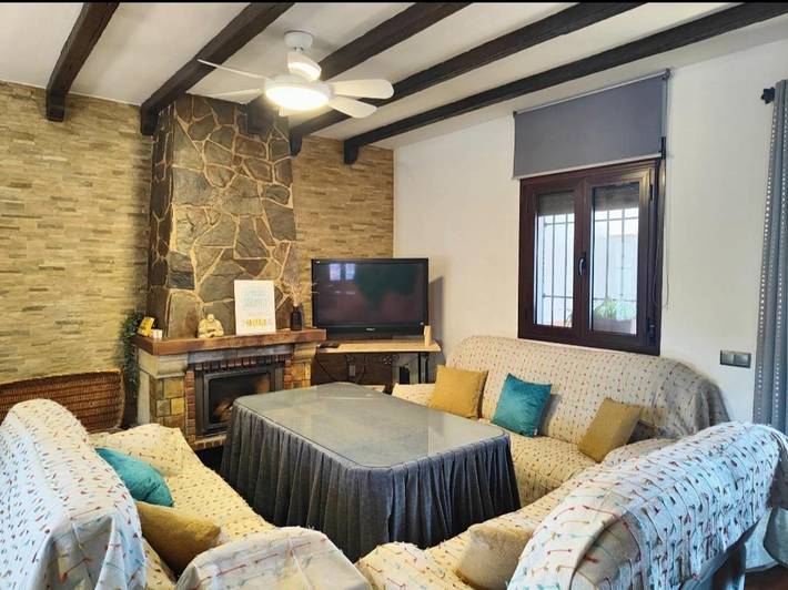 Casa de vacaciones para 9 personas, con jardín y vistas además de terraza y piscina - 1