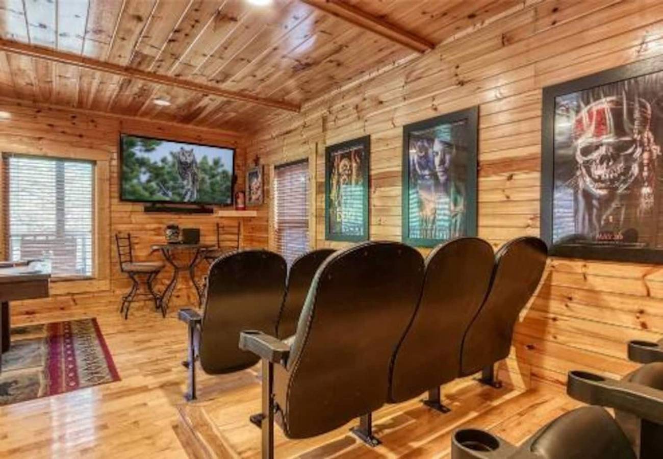 Entire apartment, Dreams come true with this Luxury Cabin! in Gatlinburg, Sevier County
