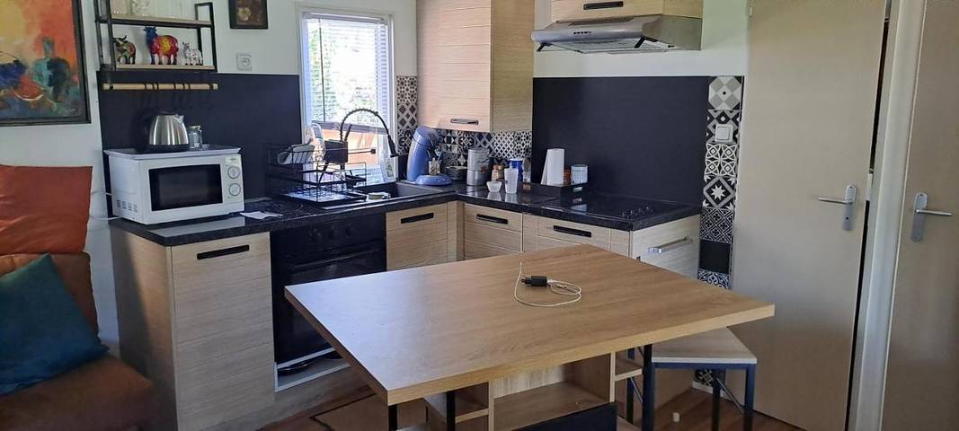 Location de vacances pour 3 personnes, avec piscine et terrasse ainsi que jardin et vue à Rocbaron - 3