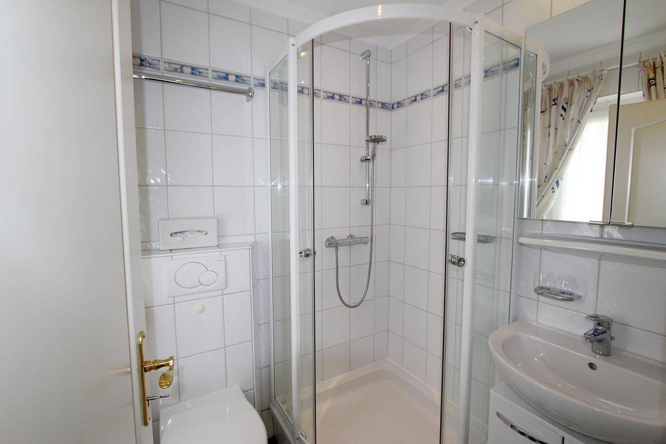 Ganze Wohnung, Stilvoll eingerichtete Ferienwohnung auf zwei Ebenen in direkter Strandlage in Wenningstedt, Sylt