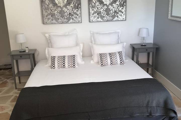 Gîte pour 2 personnes, avec piscine ainsi que jardin et jacuzzi à Puéchabon - 3