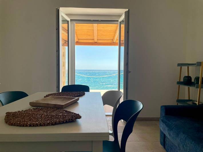 Geheel appartement, Appartement 'Cala Galatea 2' met zeezicht, privéterras en Wi-Fi in Roseto Capo Spulico, Golf van Tarente