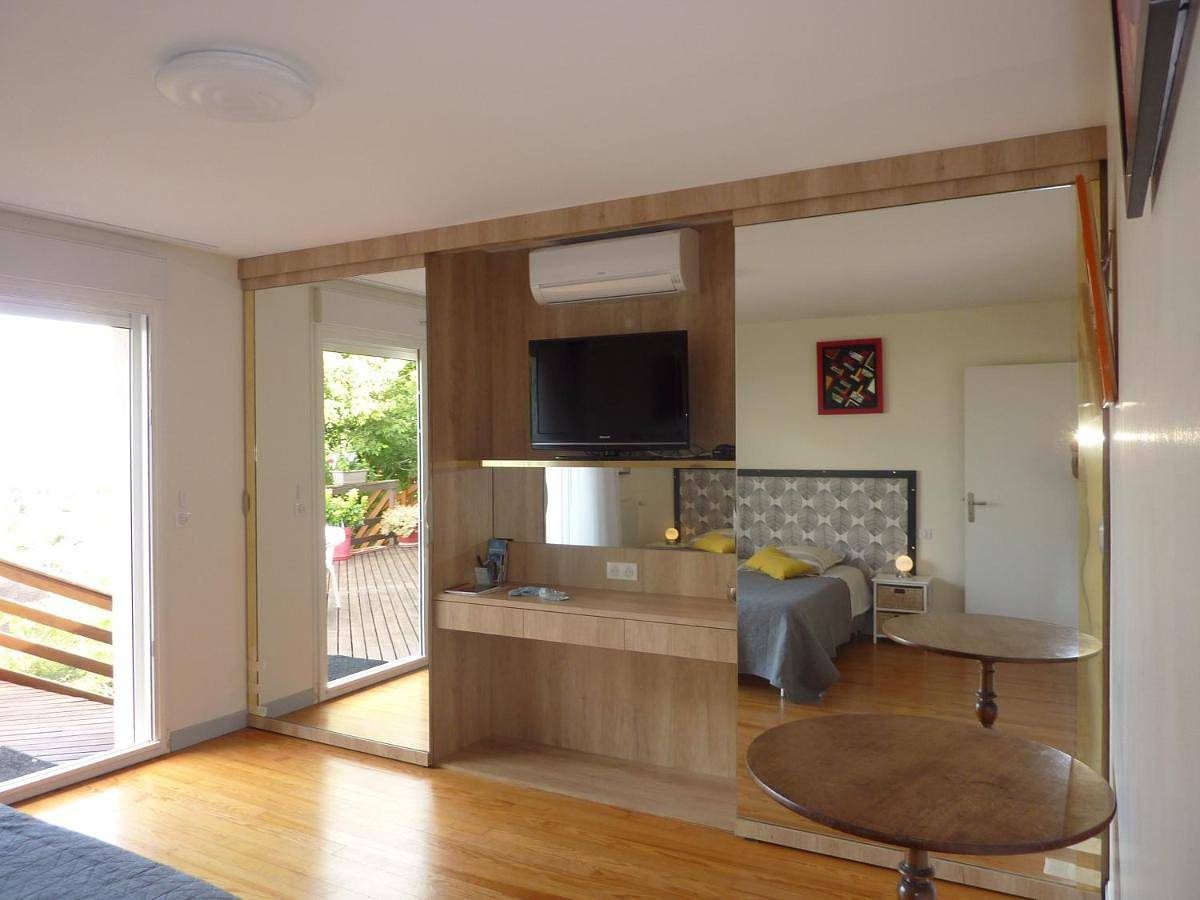 Appartement entier, Apartment with Terrace in Cébazat, Parc naturel régional des Volcans d'Auvergne