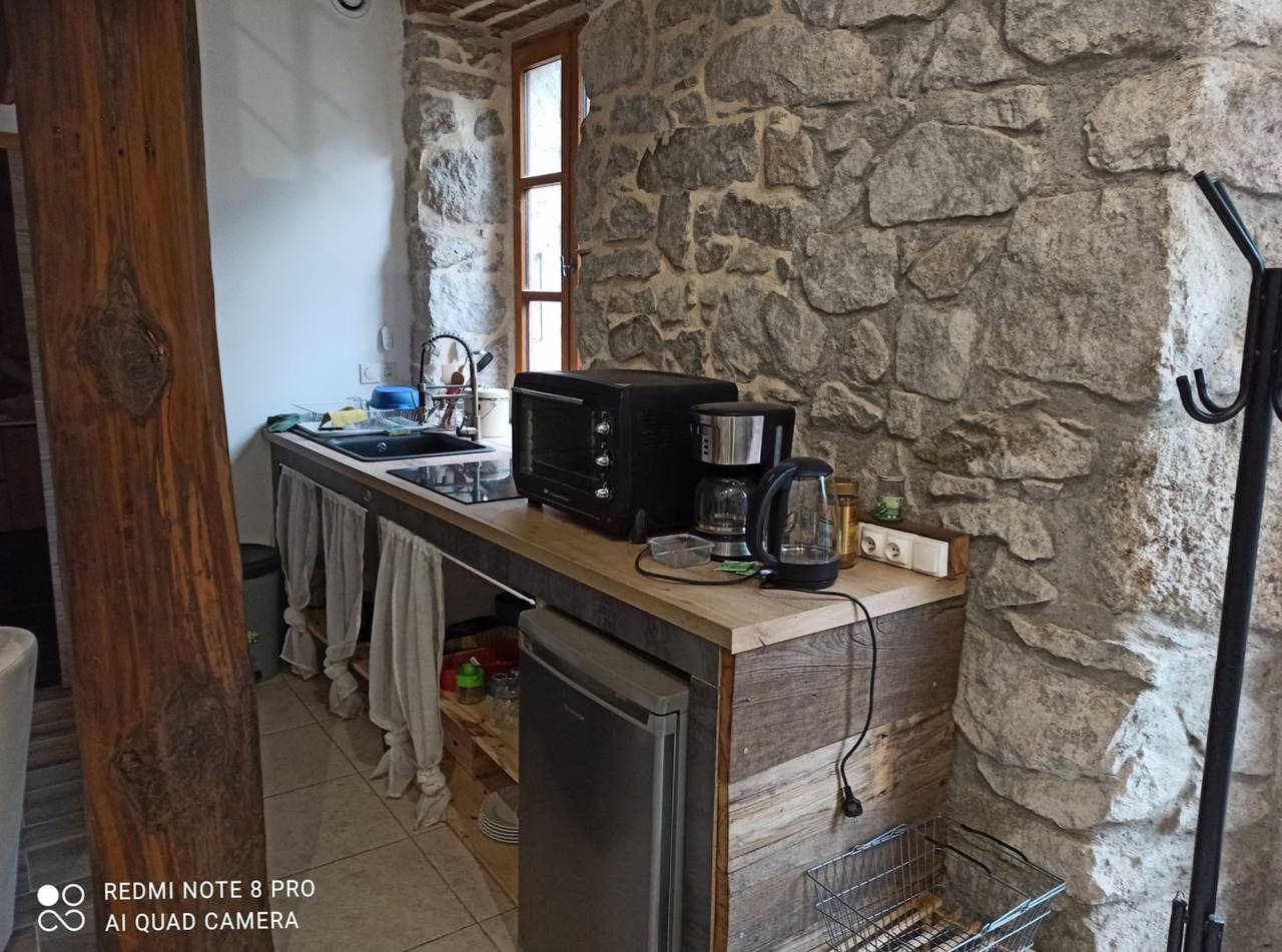 Charmant gîte 2 à 4 personnes, en bord de rivière in Antraigues-sur-Volane, Parc naturel régional des Monts d'Ardèche