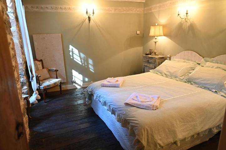 Location de vacances pour 4 personnes, avec vue et jardin ainsi que piscine et vue sur le lac à La Bastide-l'Évêque - 4