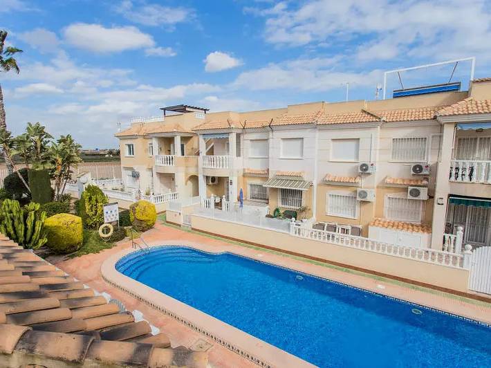 Ferienhaus für 4 Personen, mit Terrasse und Pool