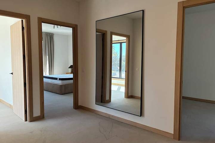 House with garden, pool and barbecue in front of golf and forest, minutes from the beach. in el Catllar, Costa Dorada