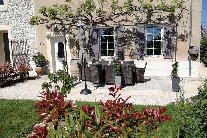 Location de vacances pour 8 personnes, avec Balcon et Jardin à Malras
