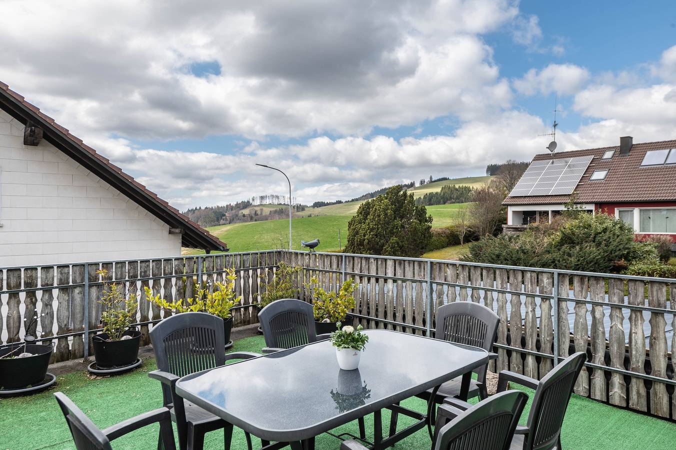 Ganze Wohnung, Ferienwohnung 'Zur Sonnenterrasse' mit Bergblick, Gemeinschaftsterrasse und Wi-Fi in Schopfheim, Südschwarzwald