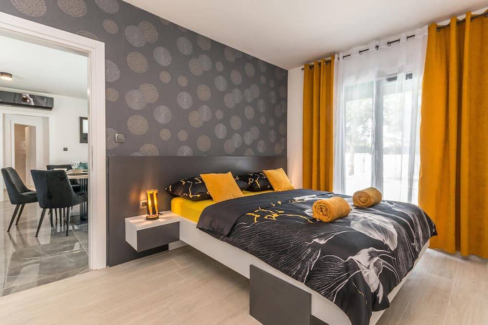 Beach front home in Biograd in Biograd na Moru, Region de Zadar