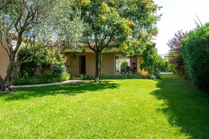 Location de vacances pour 8 personnes, avec jardin et piscine à Pézenas - 2