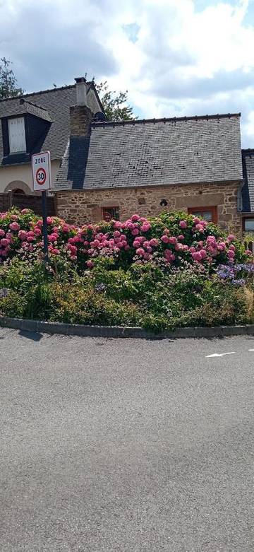 Gîte pour 3 personnes, avec terrasse, adapté aux familles à Matignon