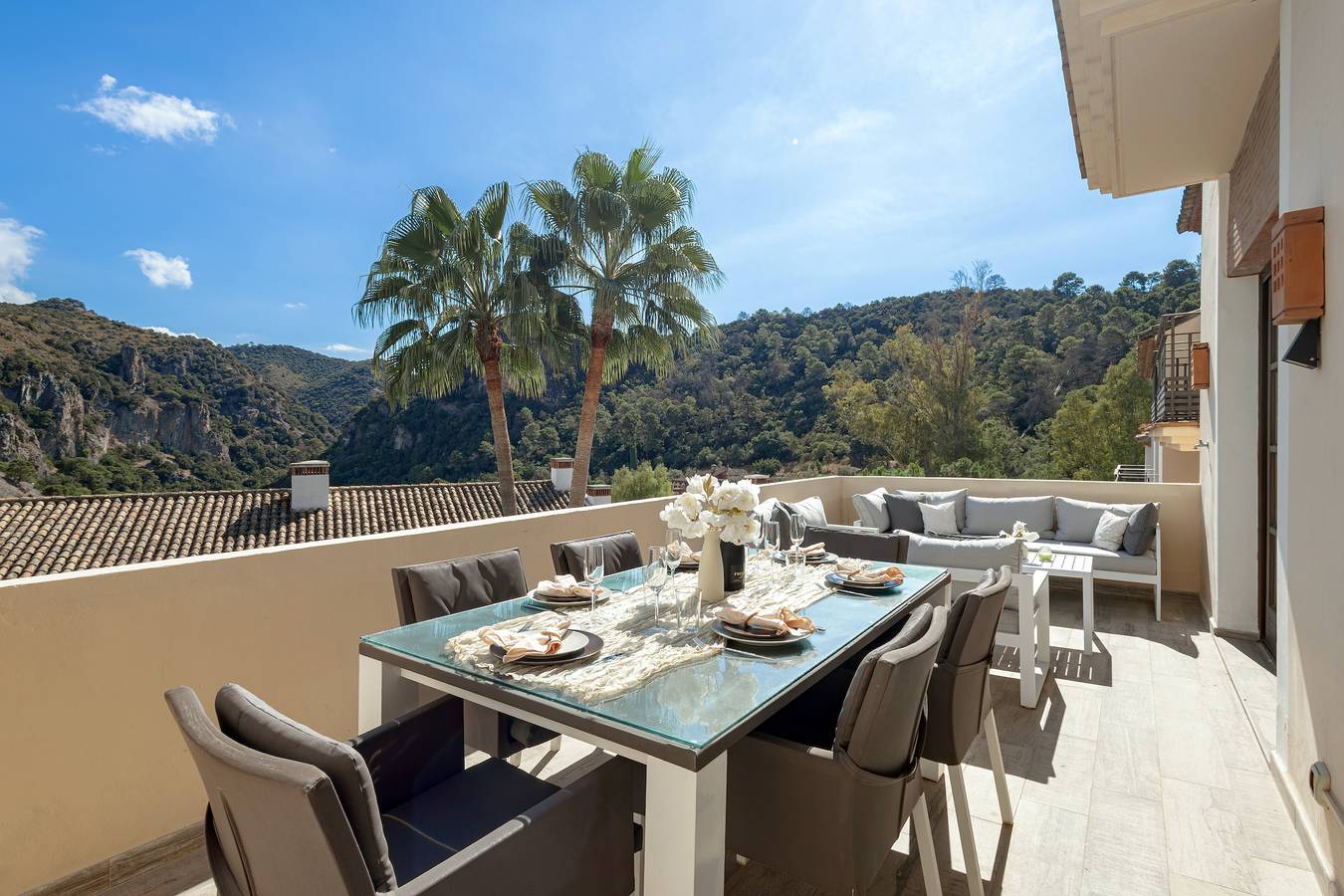 Apartamento entero, El Casar Townhouse Benahavis in Val de Guadalmina, Benahavís