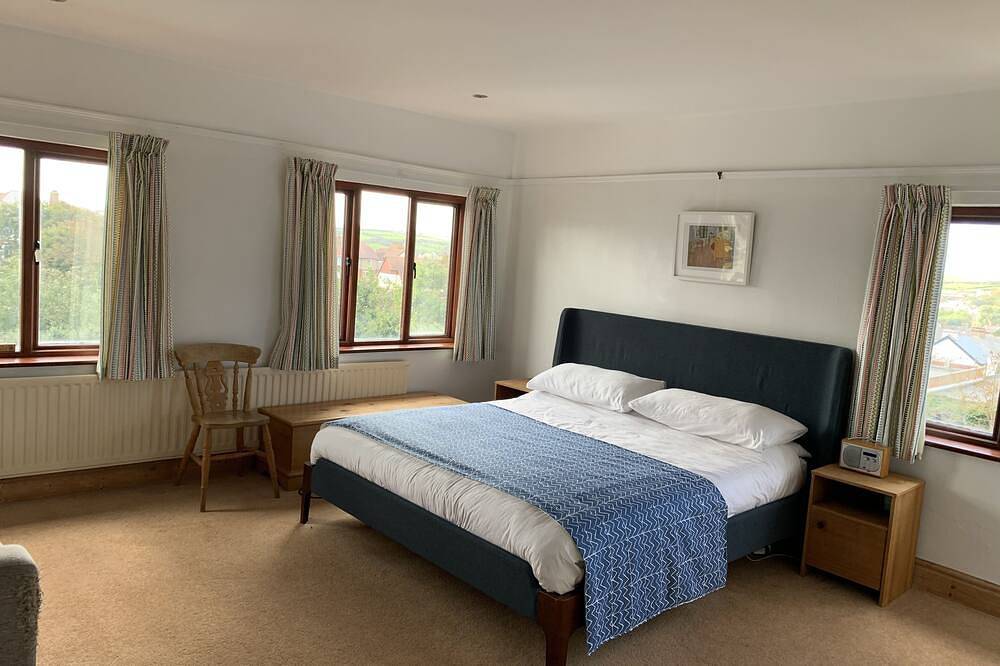 Large detached house in Bude, garden and space for the extended family in Bude, Cornwall