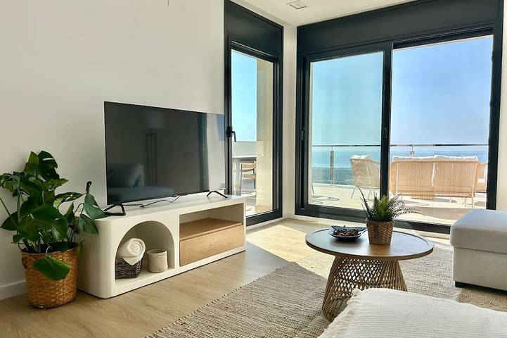 Chalet para 10 personas, con piscina además de balcón y jardín, Se admiten mascotas en Cunit