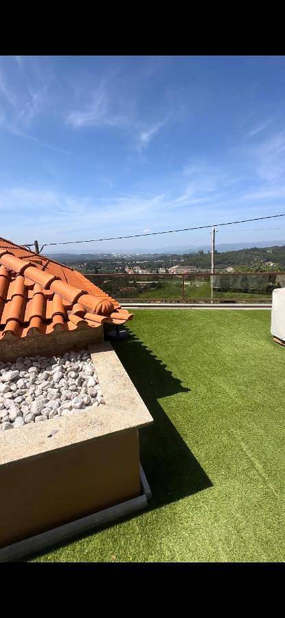 Chalet para 5 pessoas, com vista e piscina infantil e ainda piscina and terraço em Oliveira de Frades