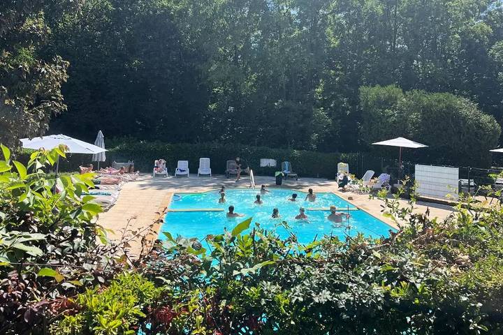 Chalet für 4 Personen, mit Terrasse und Pool am Genfer See (Frankreich)