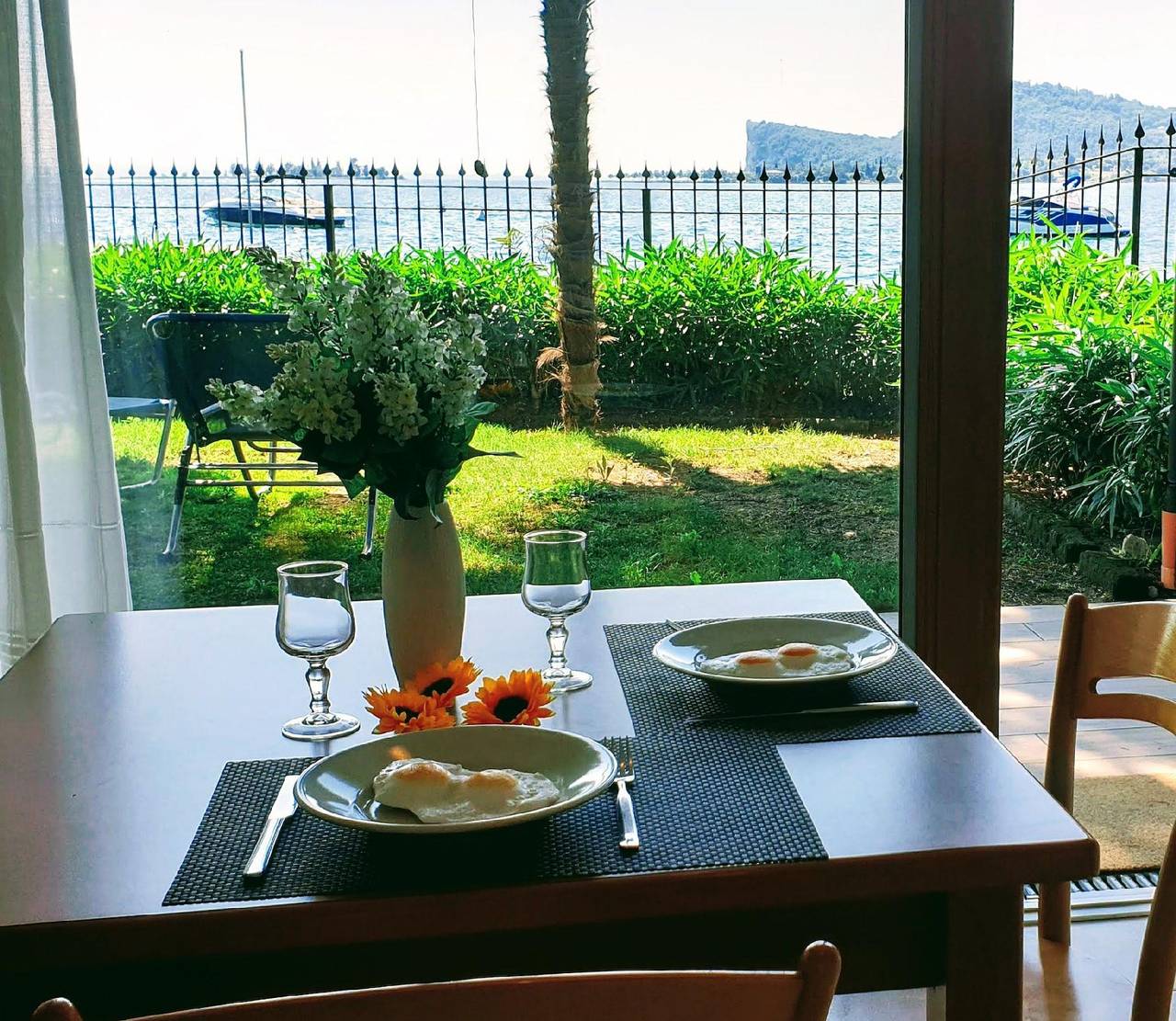 Ganze Ferienwohnung, Ein-Zimmer-Apartment Anna in San Felice del Benaco, Gardasee-Berge