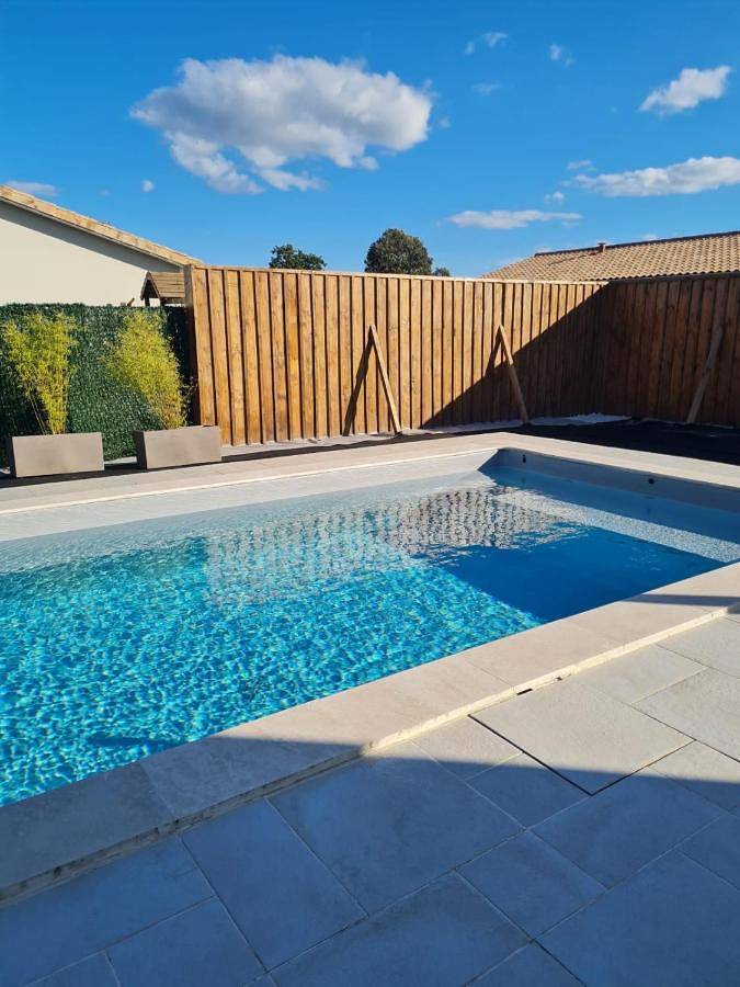 Gîte pour 2 personnes, avec jardin et piscine ainsi que terrasse et vue à Saint-Sulpice-de-Faleyrens - 4