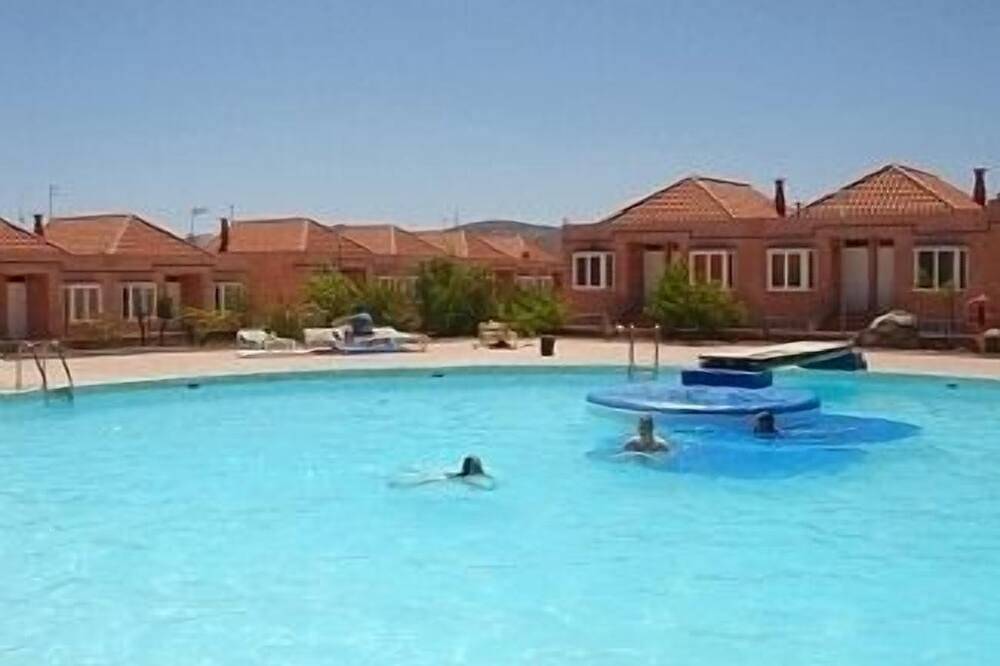 Spacious 3 bed/2 bath house, on a gated complex, Fibre Wifi. Two communal pools. in Costa de Antigua, Antigua