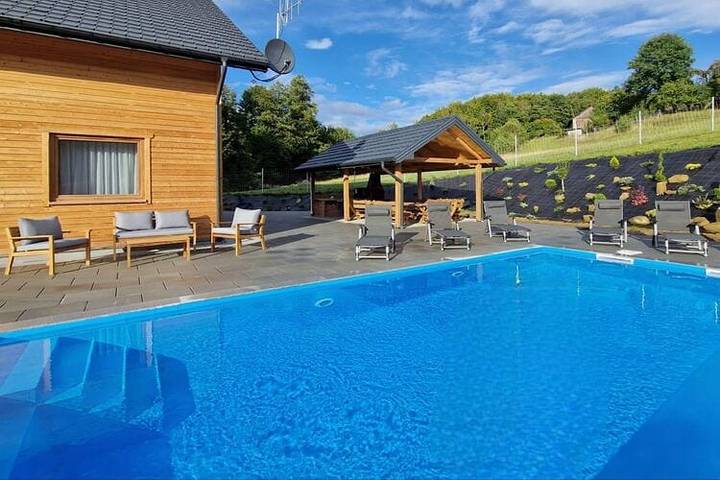Ferienhaus für 12 Personen, mit Terrasse und Pool in Polen