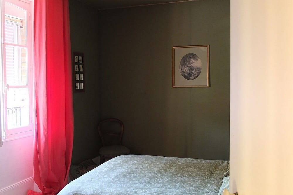 Maison Gîte 12 personnes avec jardin dans un bourg du Gatinais, proche rivière. in Souppes-sur-Loing, Seine-et-Marne