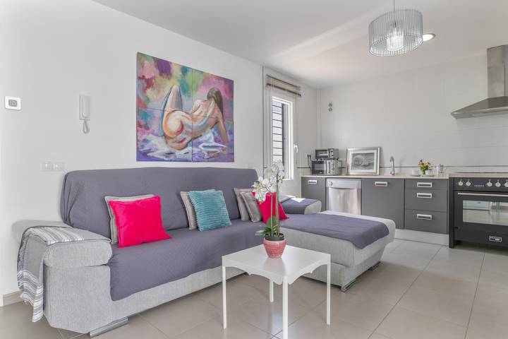 Entire apartment, 'Bienvenida' Apartment with Private Terrace and Air Conditioning in Conil de la Frontera, Costa de la Luz