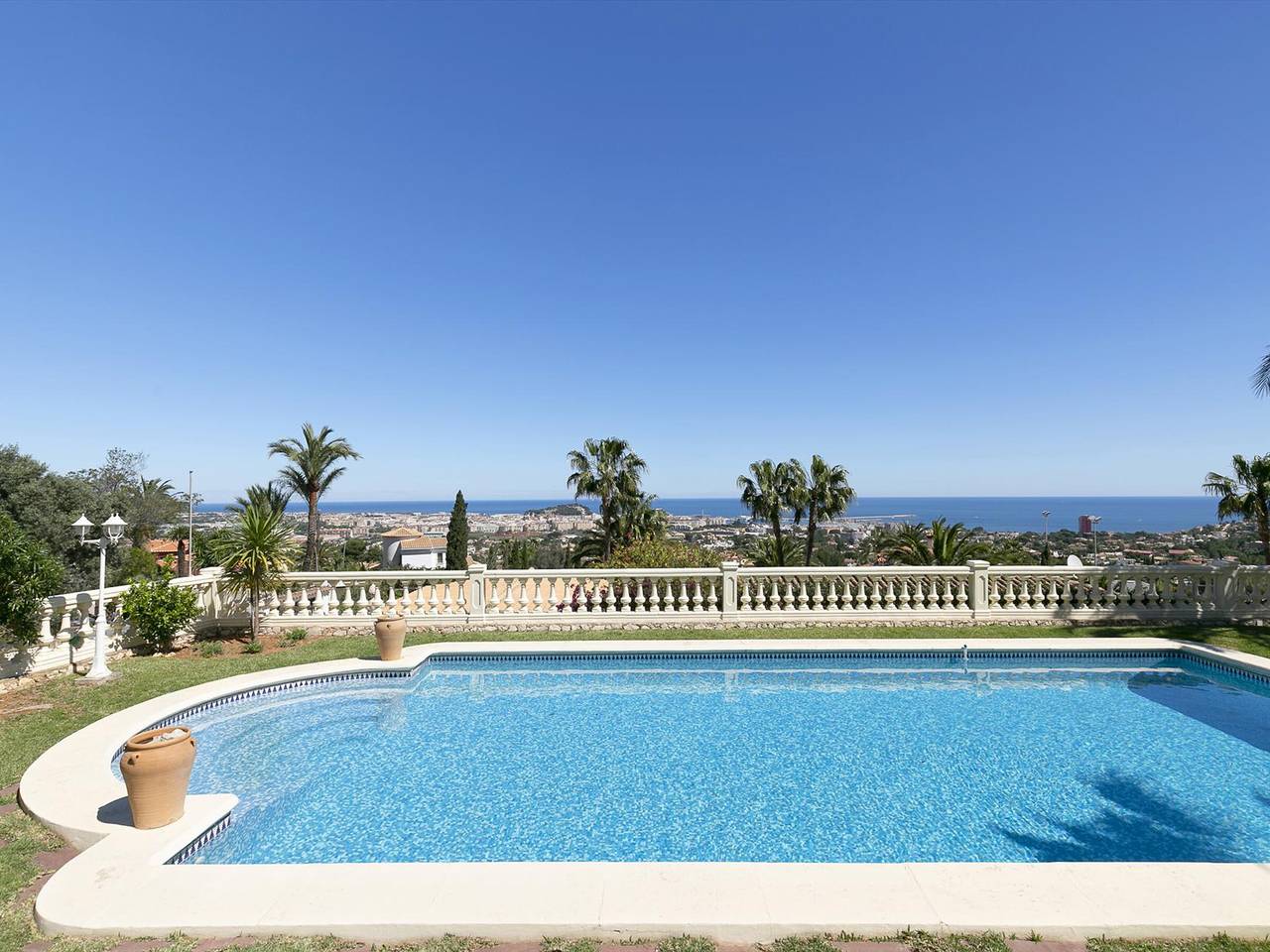 Villa in Denia with private pool, air conditioning, parking in quiet area in Montgo, Dénia