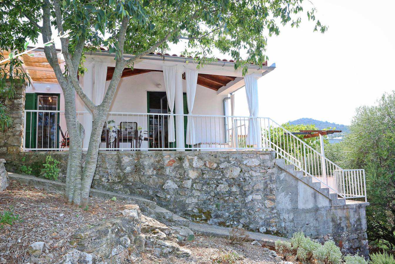2-Zimmer-Haus mit Terrasse und Meerblick Sali, Dugi otok K-16128 in Sali, Dugi Otok