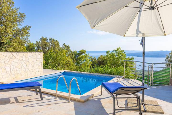 Ferienhaus für 4 Personen, mit Garten und Terrasse in Baska Voda