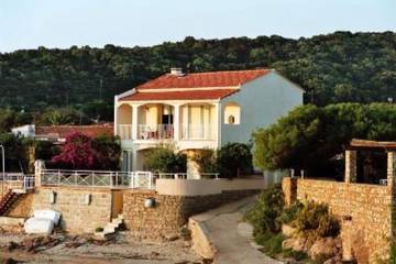 Location de vacances pour 10 personnes, avec balcon à Pietrosella