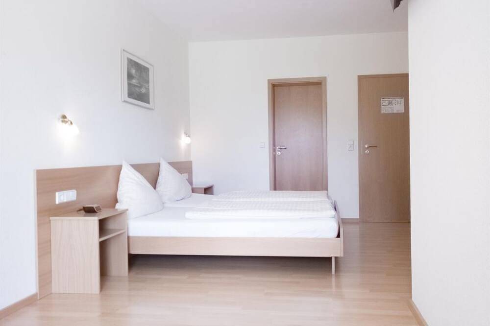 Pension Zum Bahnhof - Doppelzimmer, Dusche, Wc in Landau, Südliche Weinstraße