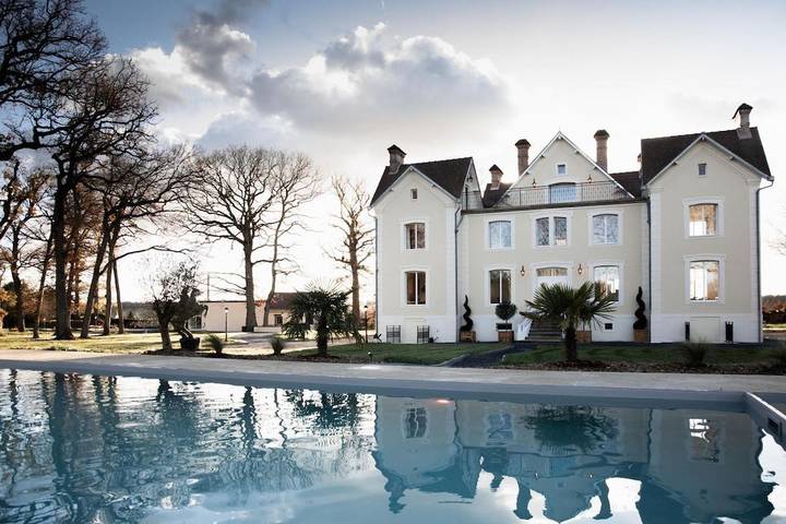 Location de vacances pour 15 personnes, avec sauna ainsi que piscine et terrasse, animaux acceptés dans Courteilles