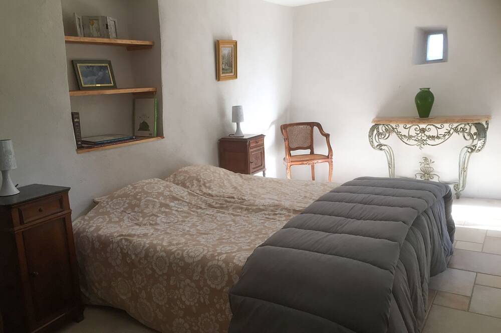 Welcoming 1-bedroom cottage in charming Bagard perfect for relaxing getaway in Bagard, Cevennen