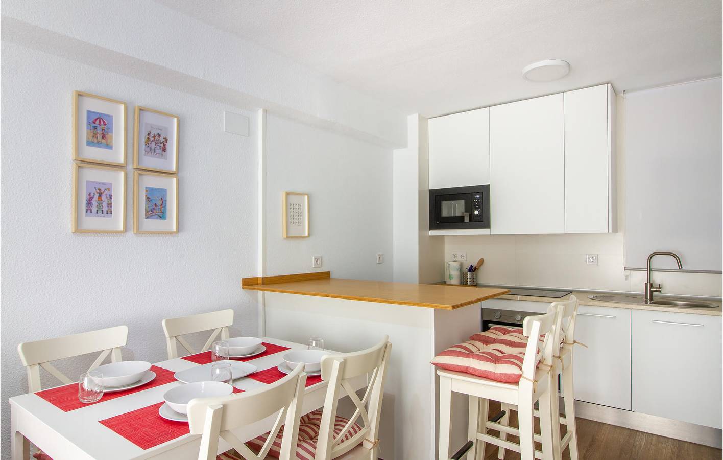 Apartamento vacacional entero, Terraza junto a la piscina, aire acondicionado, aparcamiento: 1,5 km de la playa de Cala Almadrava in Benidorm, Costa Blanca