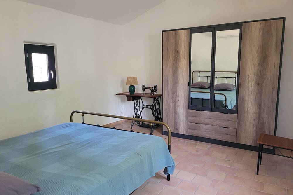 Maison de campagne avec piscine à 1 km du centre de Lourmarin in Lourmarin, Parc naturel régional du Luberon