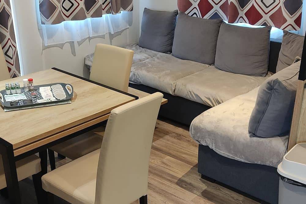 Mobil-home confortable et lumineux pour des vacances réussies in Saint-Hubert-des-Biards, Région de Bayeux