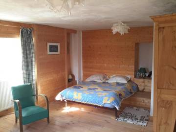 Chambre d’hôte pour 3 personnes, avec terrasse et jardin ainsi que piscine et vue à Andon